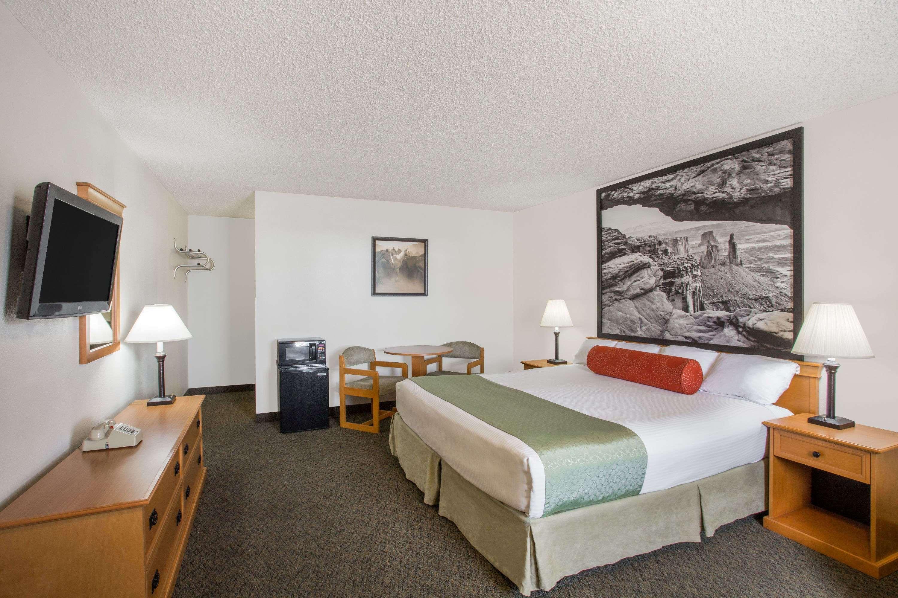 Super 8 By Wyndham Salina/Scenic Hills Area Hotel Eksteriør billede