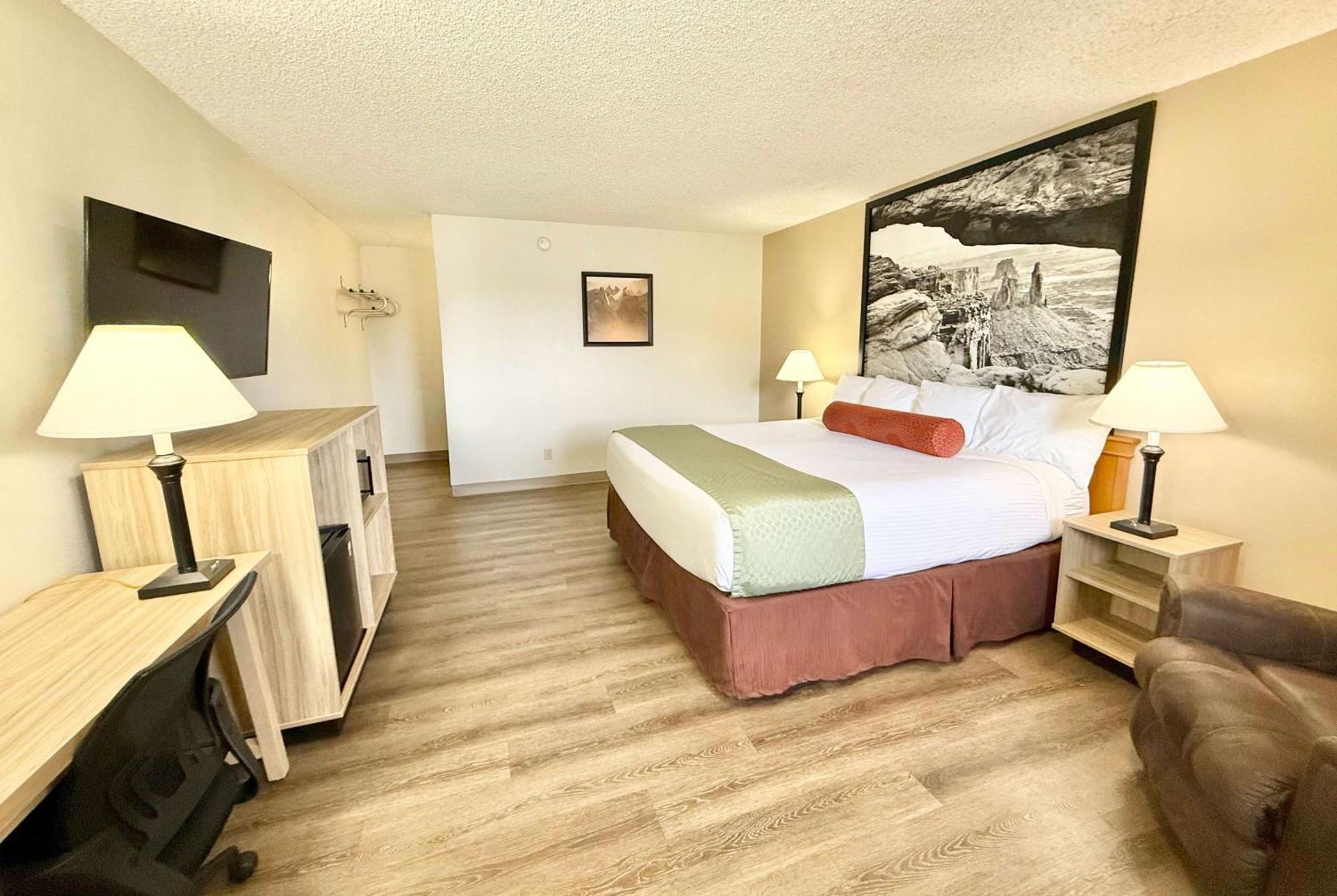 Super 8 By Wyndham Salina/Scenic Hills Area Hotel Eksteriør billede