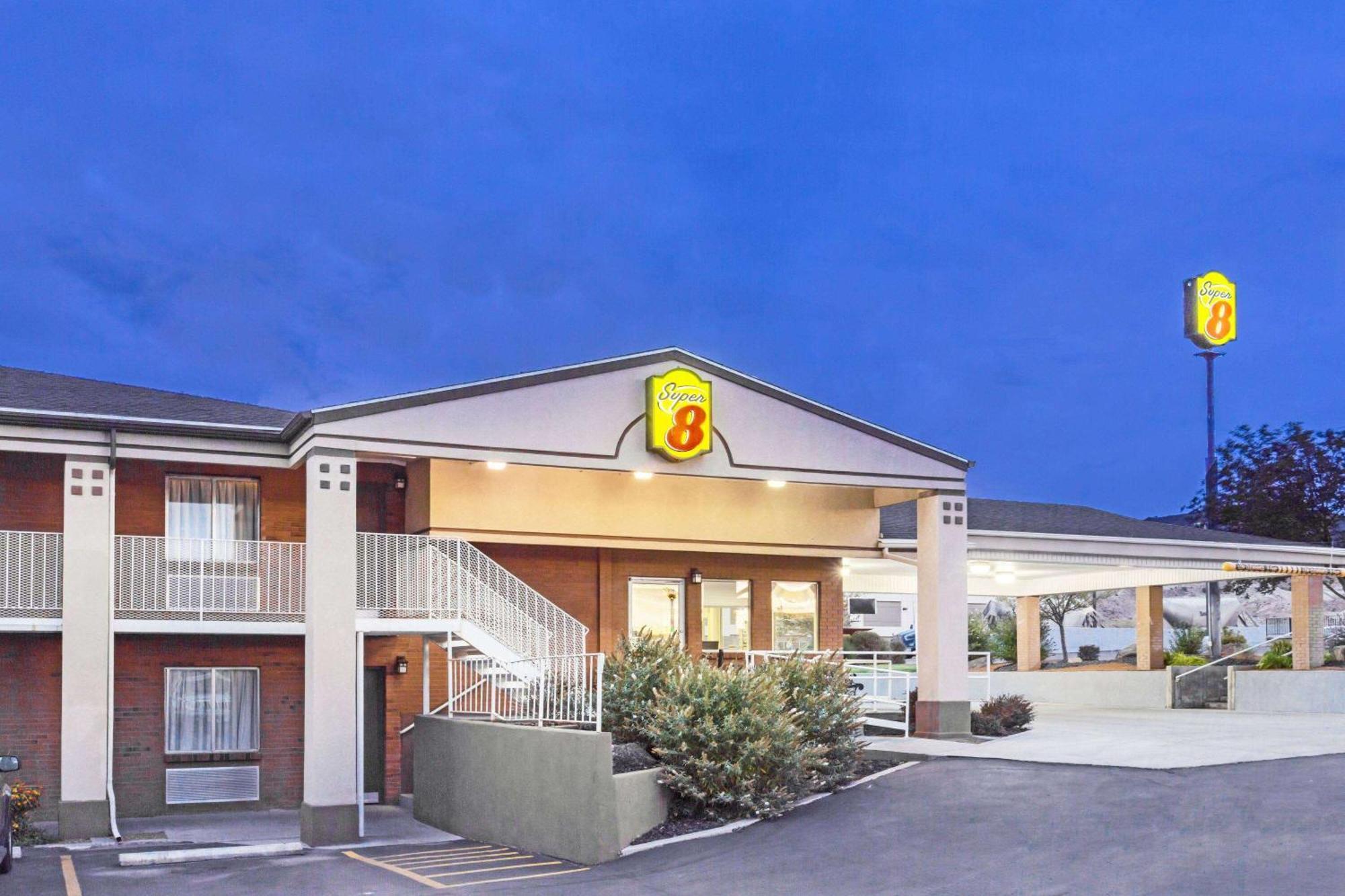 Super 8 By Wyndham Salina/Scenic Hills Area Hotel Eksteriør billede